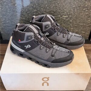 On Women’s Cloudtrax Black/Rock Color Size 8